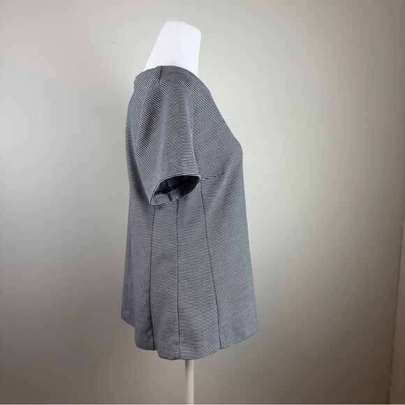 Ann Taylor Structured Black & White Back Zip Blouse - Size M - EUC - Picture 6 of 9